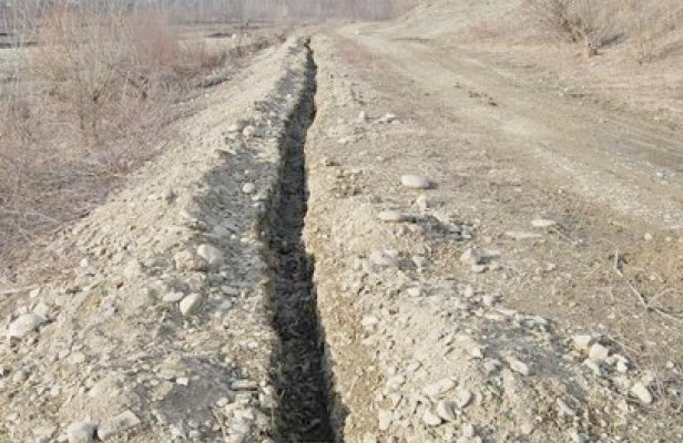 Hoţii au devastat mai multe staţii de pompare şi au furat circa 13 mii metri de conductă metalică